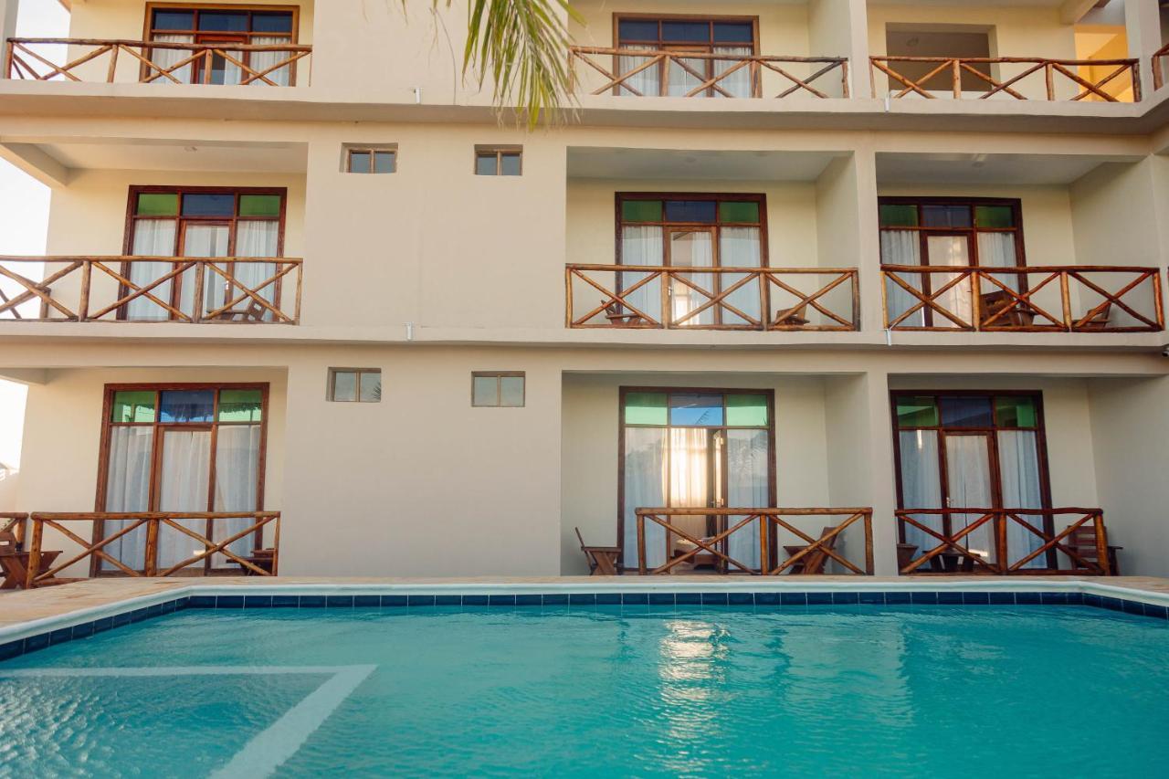 Ocean Breeze Hotel Nungwi Buitenkant foto