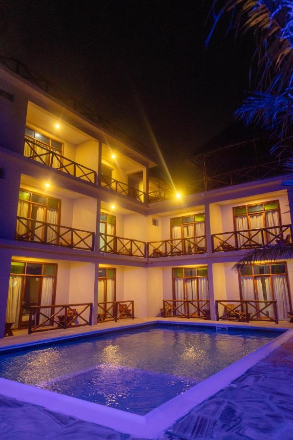 Ocean Breeze Hotel Nungwi Buitenkant foto