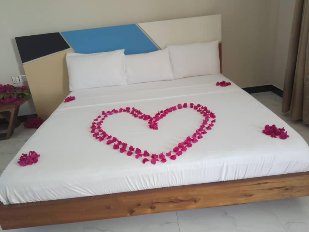 Ocean Breeze Hotel Nungwi Buitenkant foto